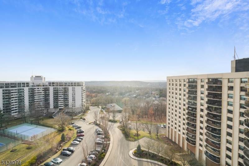 2 Claridge Dr. 12Je - Photo 1