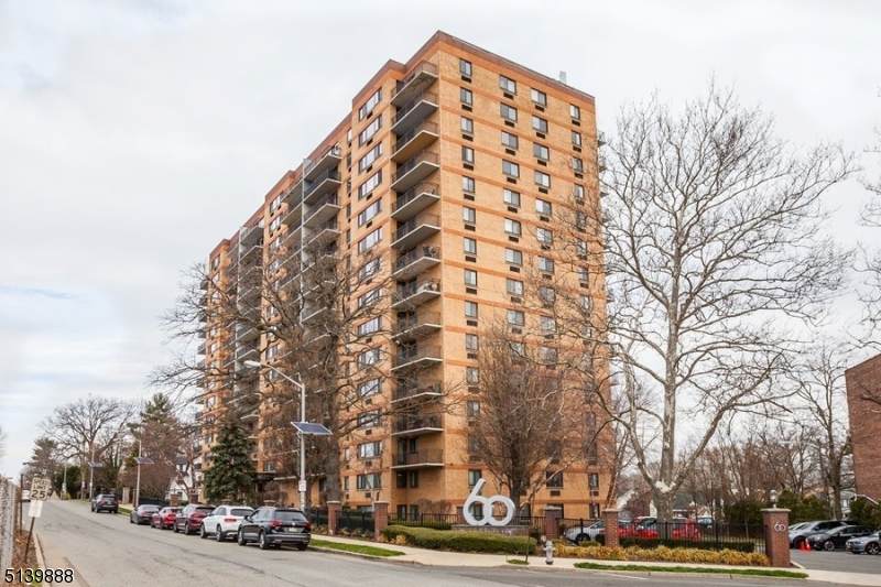 60 Parkway Dr - Photo 1