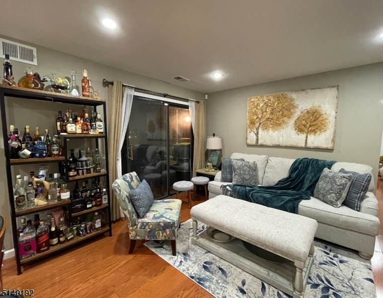 700 Schuyler Ave B25 - Photo 1