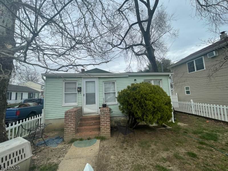 86 Kennedy Ave - Photo 1