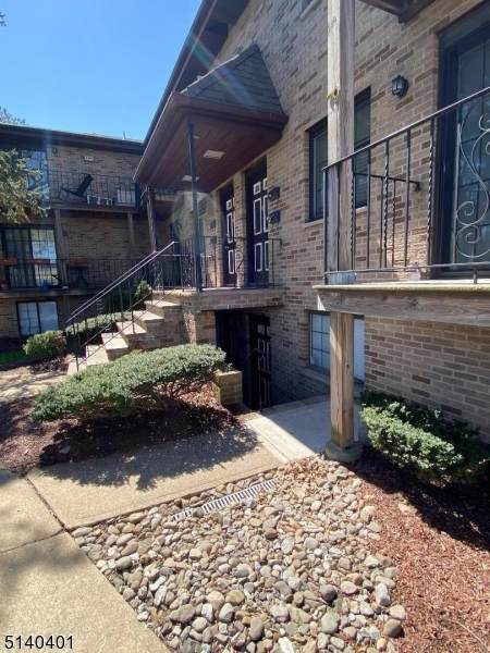 79 Getty Ave - Photo 1