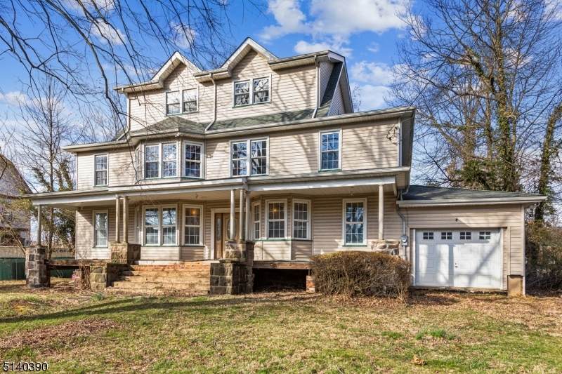 391 Heywood Ave - Photo 1