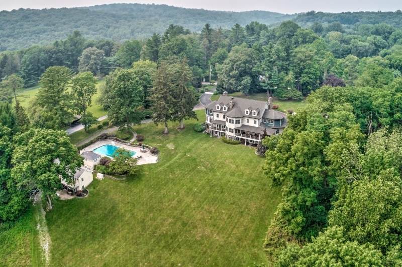 240 Mountainside Rd - Photo 1