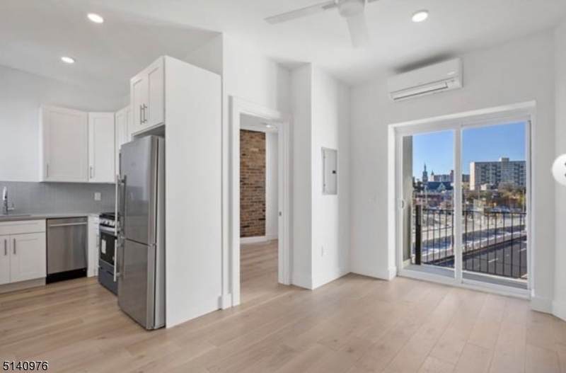 375 Baldwin Ave - Photo 1