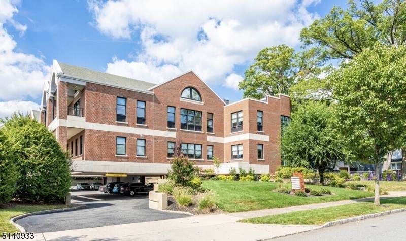 66 Park St - Photo 1