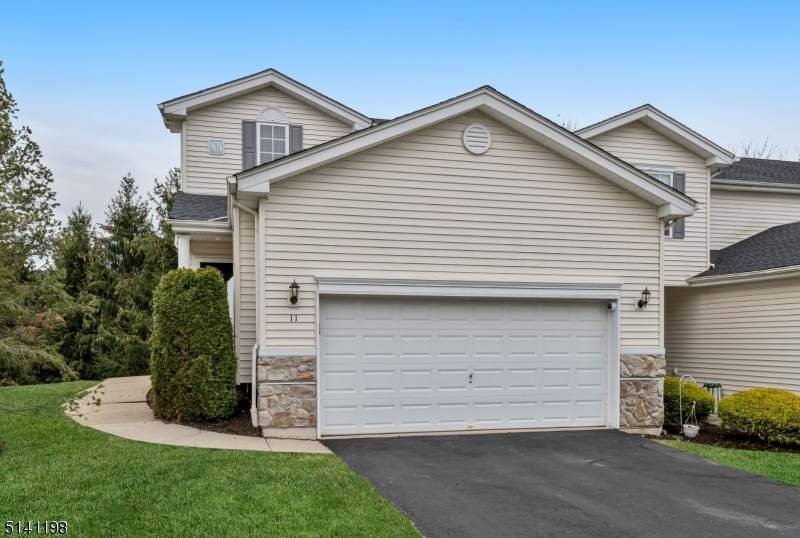 11 Lakeview Drive - Photo 1