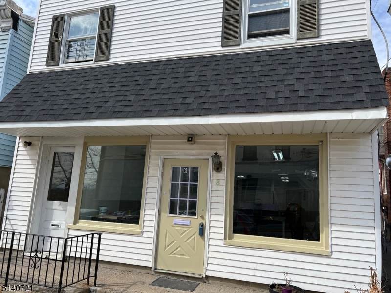 8 Newton Ave - Photo 1
