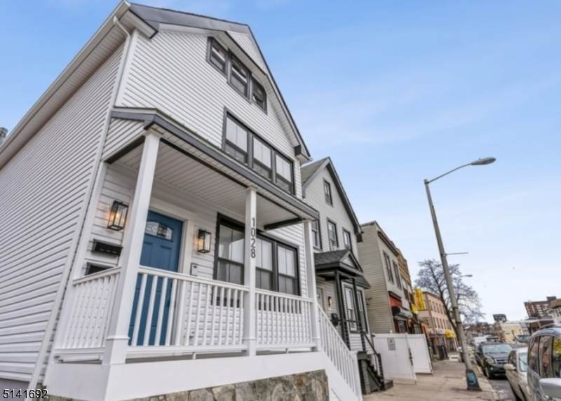 1028 Clinton Ave - Photo 1