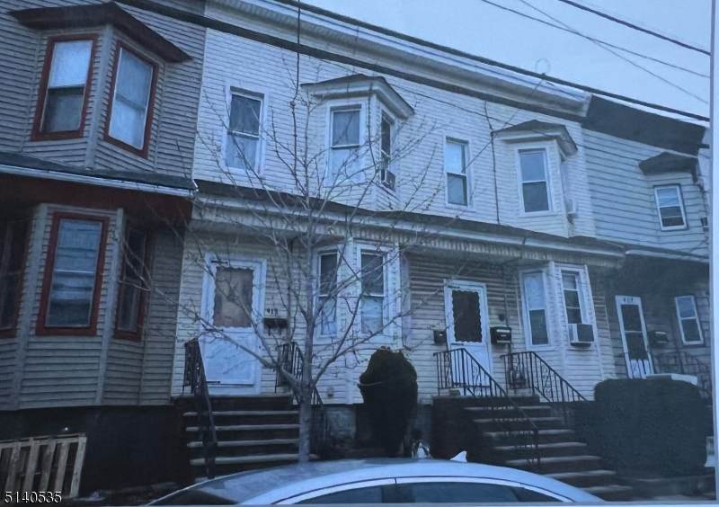 411 7Th St - Photo 1