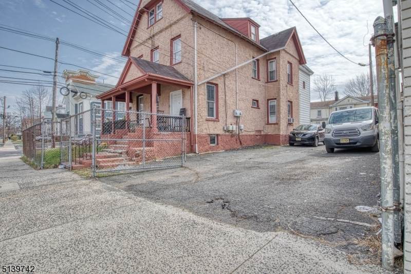 424 Madison - Photo 1