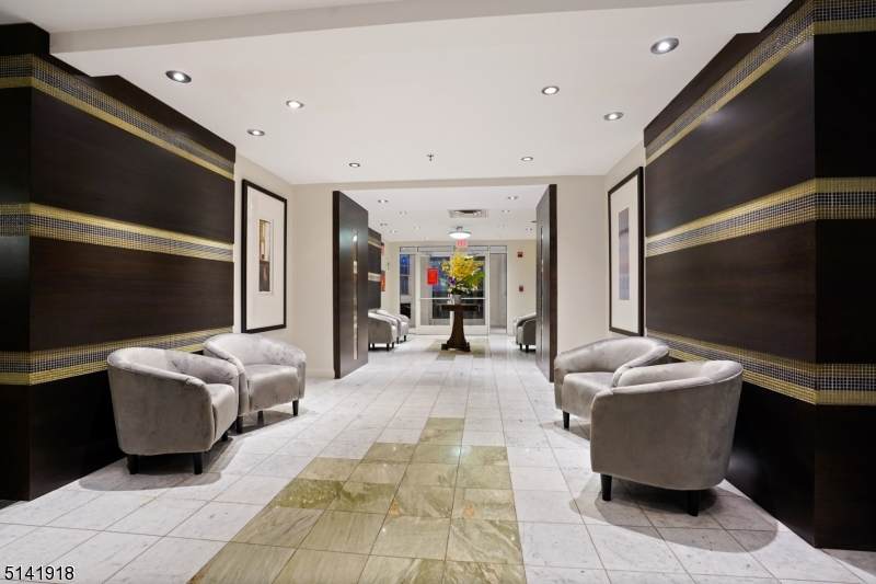 15 Freedomway - Photo 1