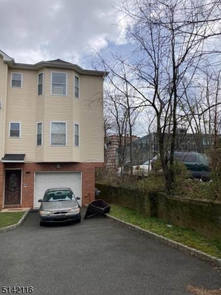98 Hillyer - Photo 1