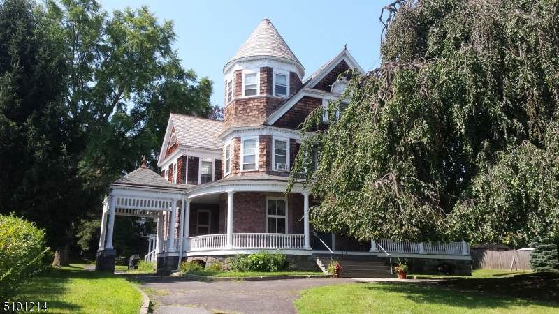 314 Cornelia St - Photo 1