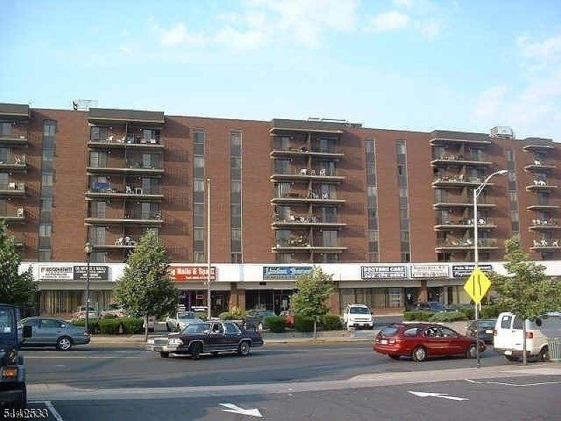 10 N Wood Ave Unit 213 - Photo 1
