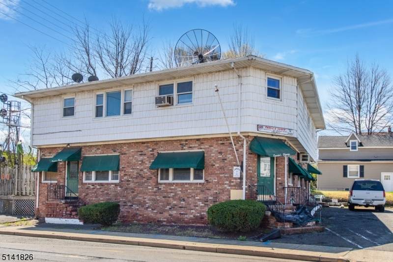 400 Seaton Ave - Photo 1