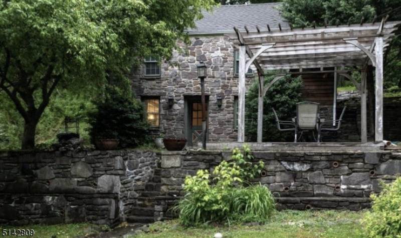 8 Quarry Rd - Photo 1