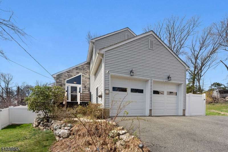 62 Unger Ave - Photo 1