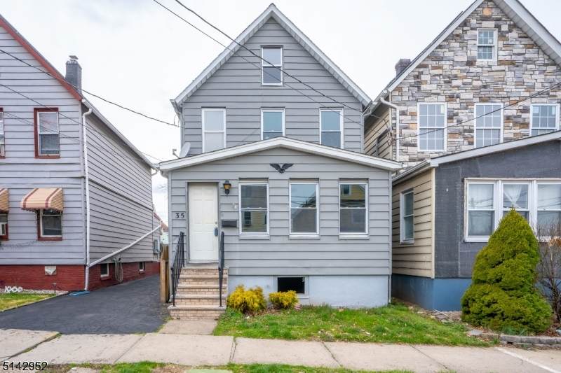 35 Charles St - Photo 1