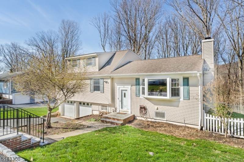 11 Lloyd Ave - Photo 1