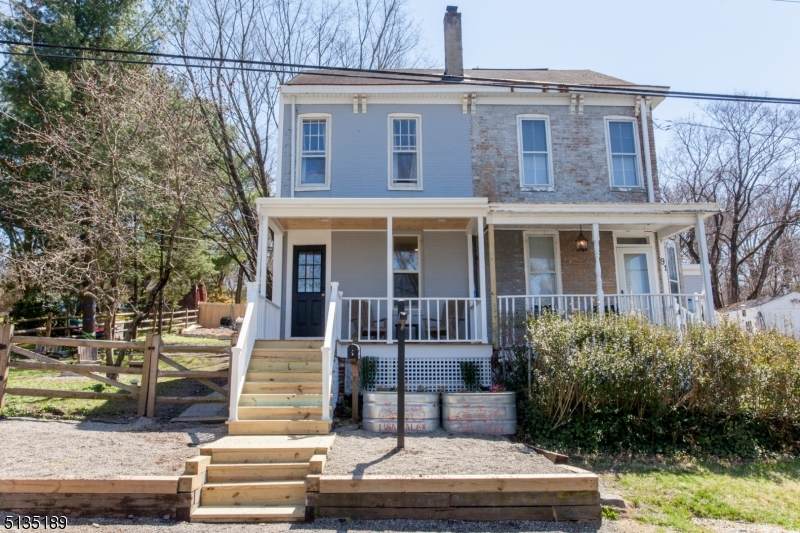 93 Douglas St - Photo 1