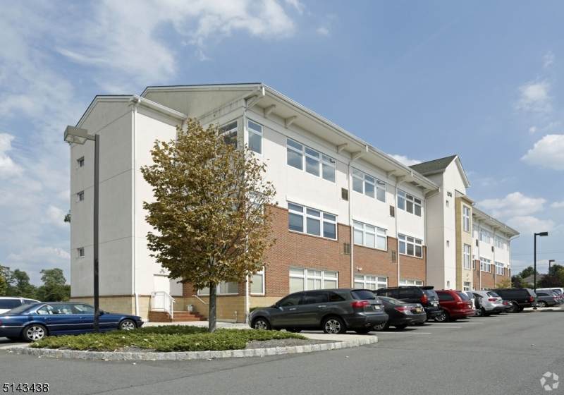 1374 Wh-Ham Sq - Photo 1