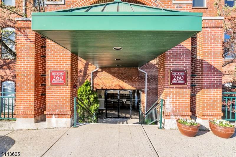 260 Main St - Photo 1