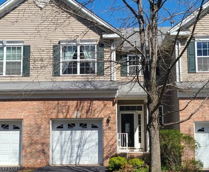 121 Hoover Ave - Photo 1