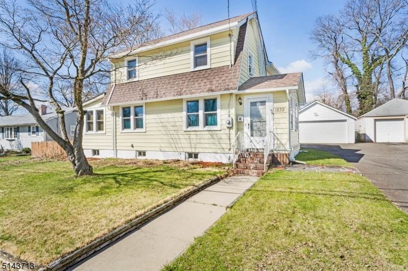 1532 Windrew Ave - Photo 1