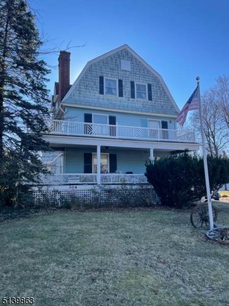 304 Highland Ave - Photo 1