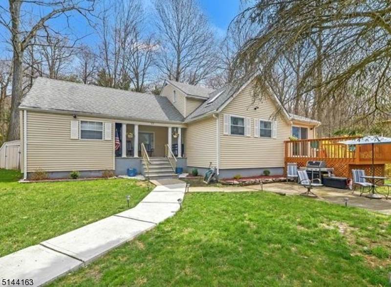 22 Elizabeth Rd - Photo 1