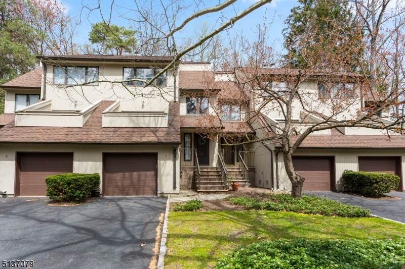 7 Newcastle Ct - Photo 1