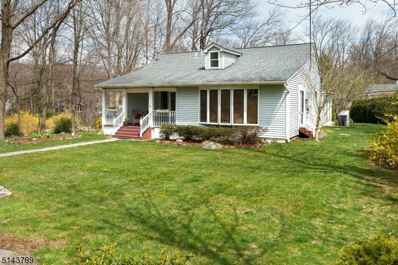 10 Cabot Ln - Photo 1