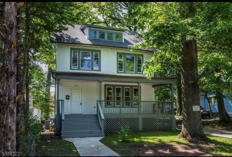 424 N Walnut St - Photo 1