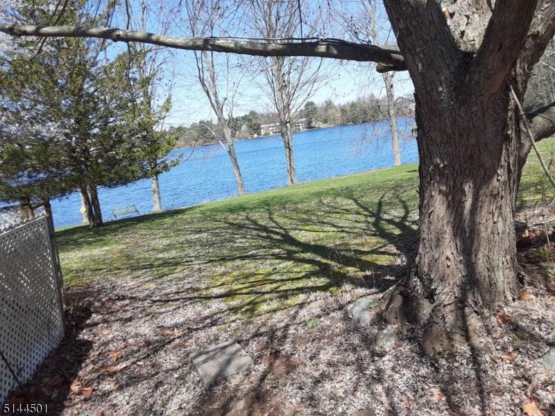 386 Lake Shore West - Photo 1