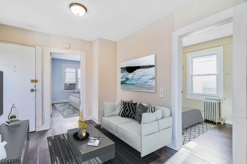 636 W Christopher St - Photo 1