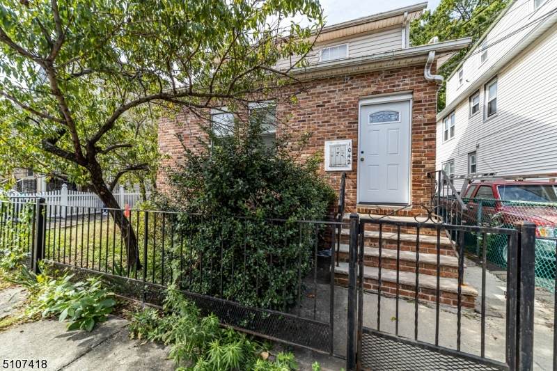 1042 Prospect St - Photo 1