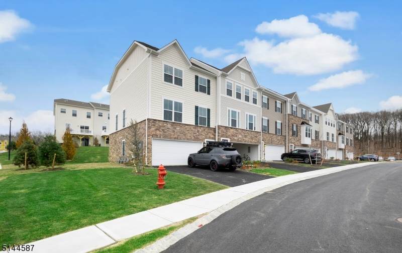10 Marsh Way - Photo 1