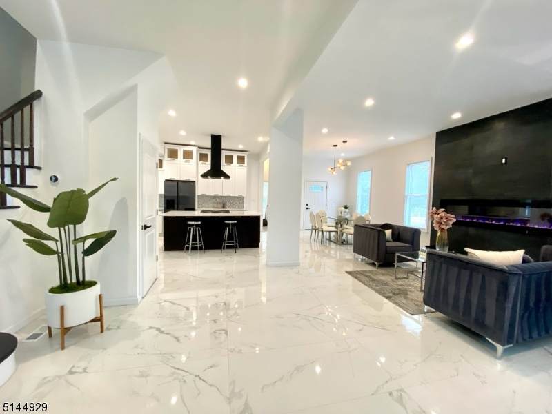 1013 Watchung Ave - Photo 1