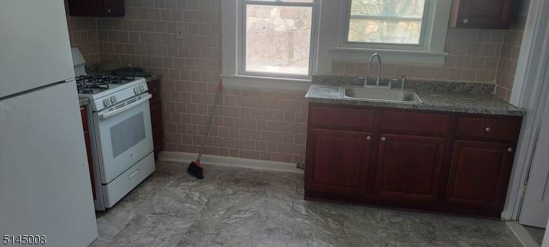 252 Vermont Ave - Photo 1