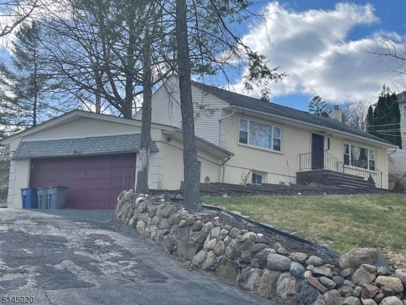 343 Lincoln Ave - Photo 1