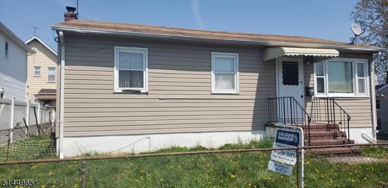825 Malcolm Pl - Photo 1