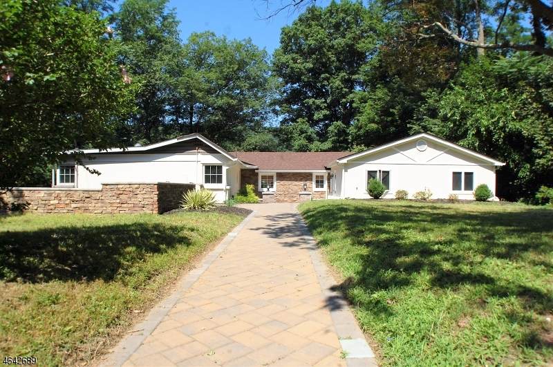 11 Manor Dr - Photo 1
