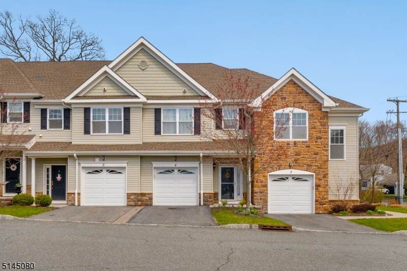 4 Parkside Dr - Photo 1