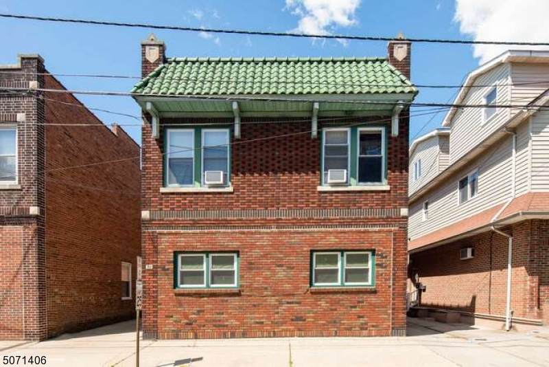 74 Wallington Ave - Photo 1