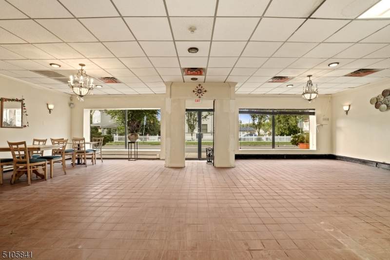 711 Main St - Photo 1