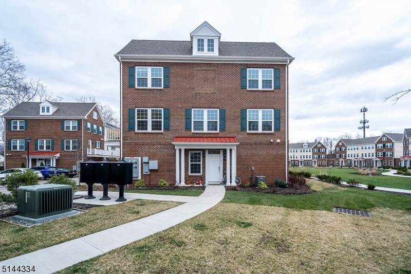 36 Litchfield Ln - Photo 1
