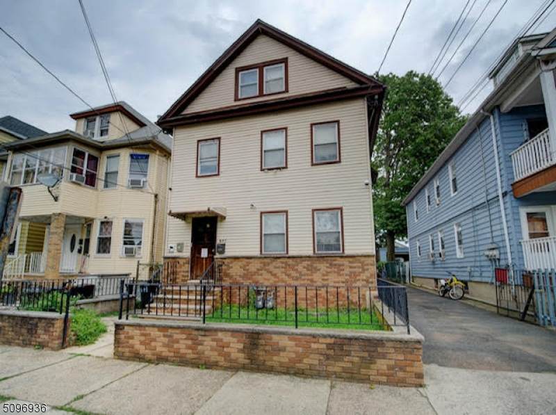 639 Adams - Photo 1