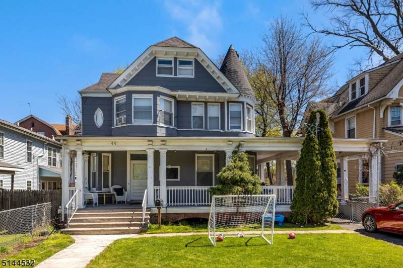 44 S Maple Ave - Photo 1