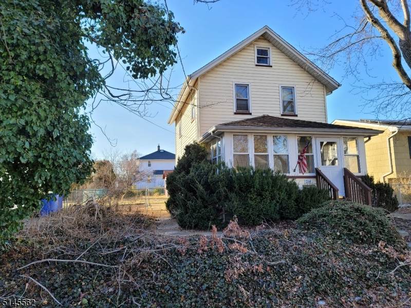 214 Maple Ave - Photo 1