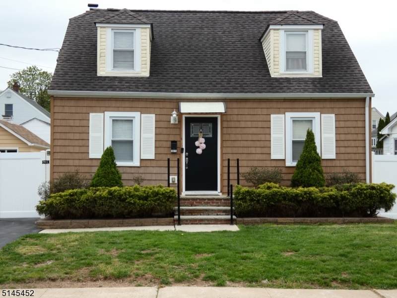 1015 Saint John St - Photo 1